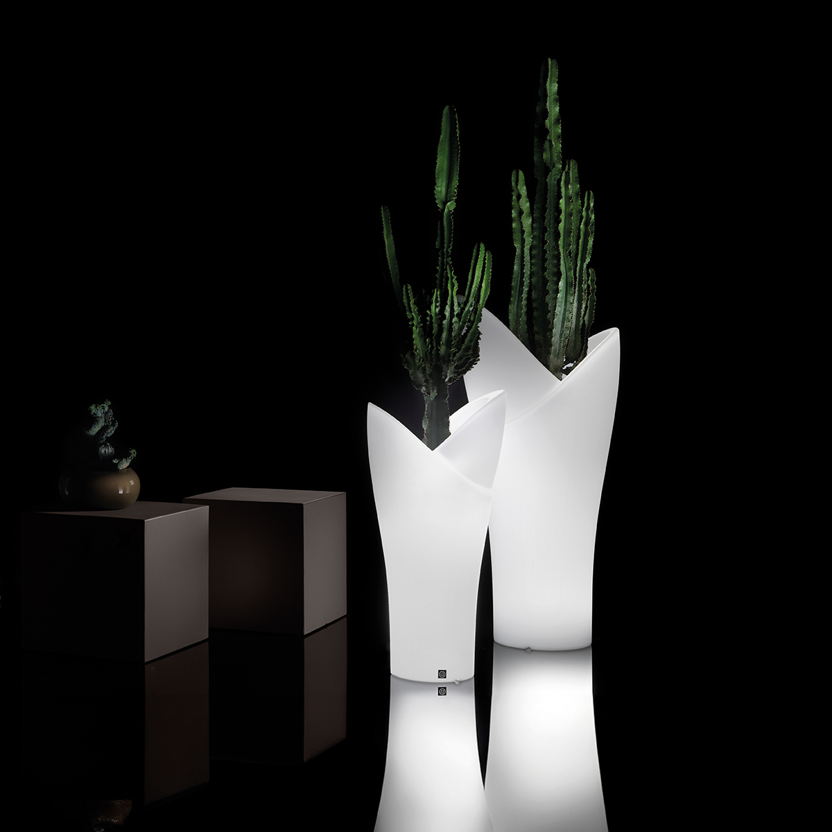 Illuminated outdoor polyethylene planter with RGBW LED Assia 115 — 3