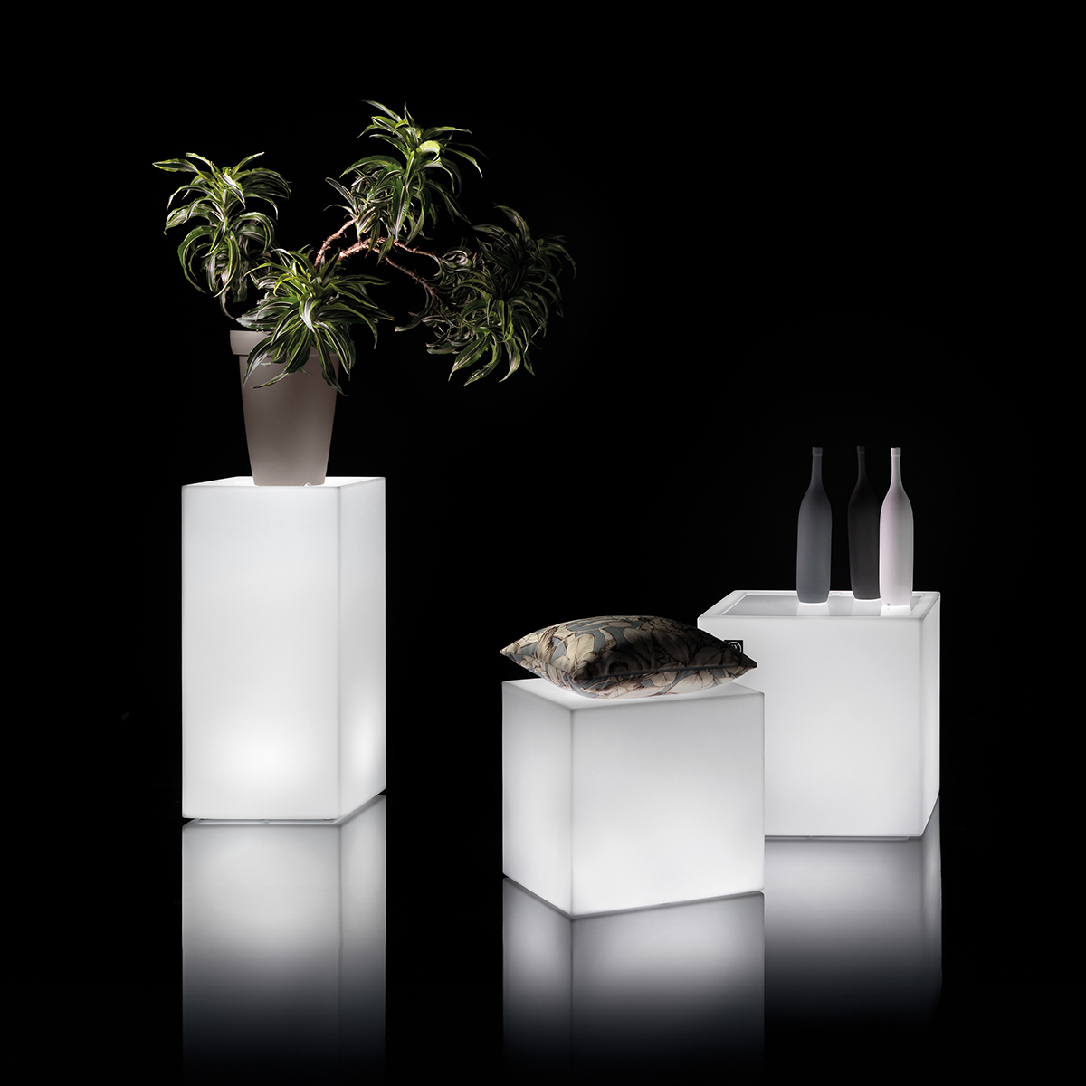 Illuminated Outdoor LED Cube Pouf Rechargeable IP65 Blok 40 — 2