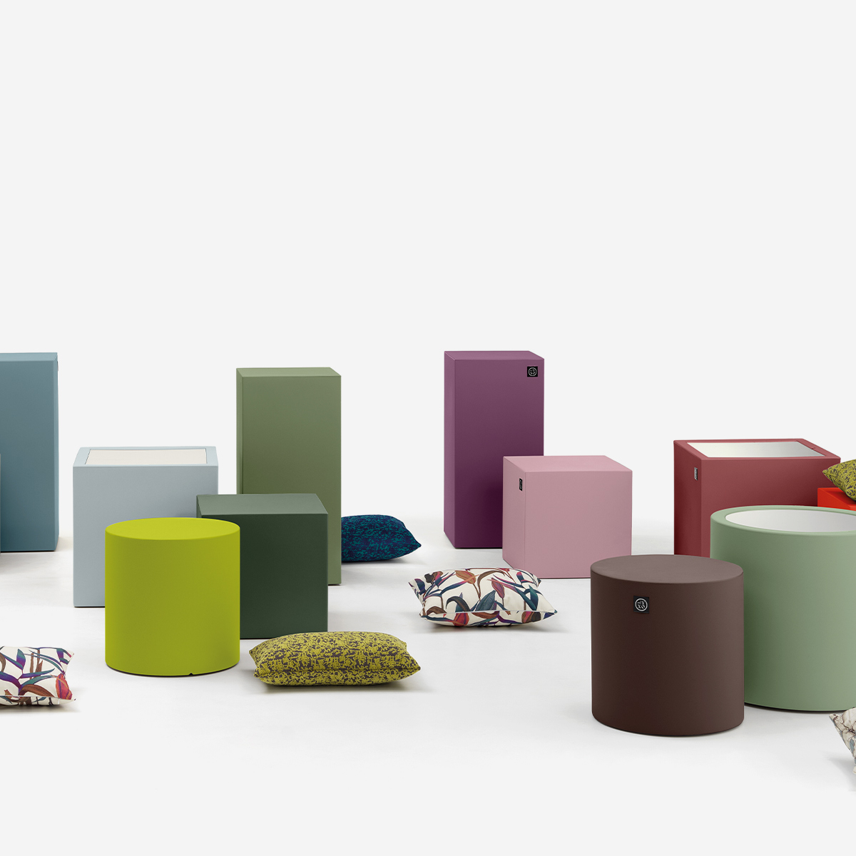 Blok 40 Outdoor Polyethylene Cube Ottoman and Side Table — 2