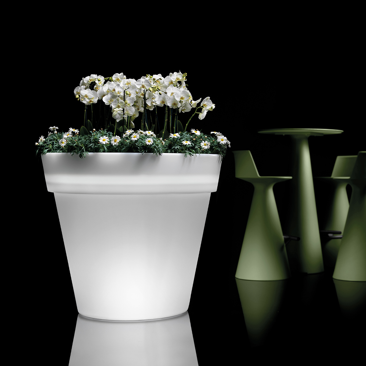 Outdoor illuminated pot LED IP65 Aria 130 LYXO in Polietilene — 2