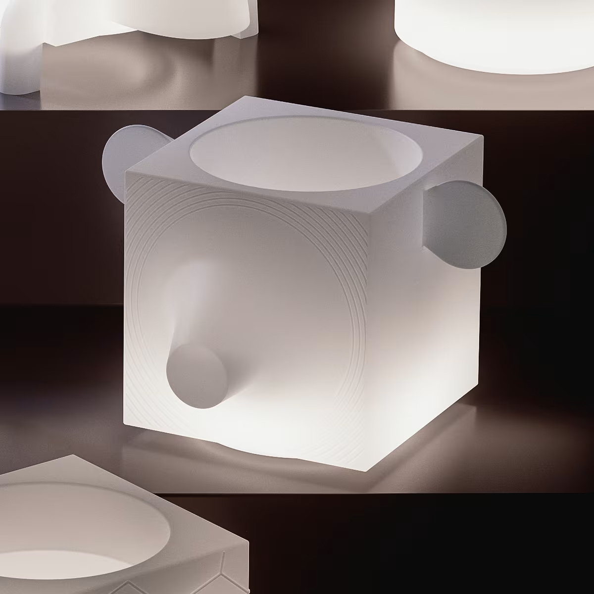 Capo LYXO Outdoor Floor Lighted Planter in Polietilene — 2