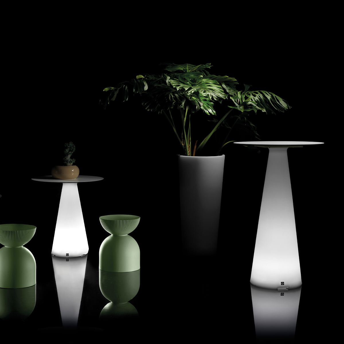 Tiffany LYXO LED illuminated outdoor table base in polyethylene — 2