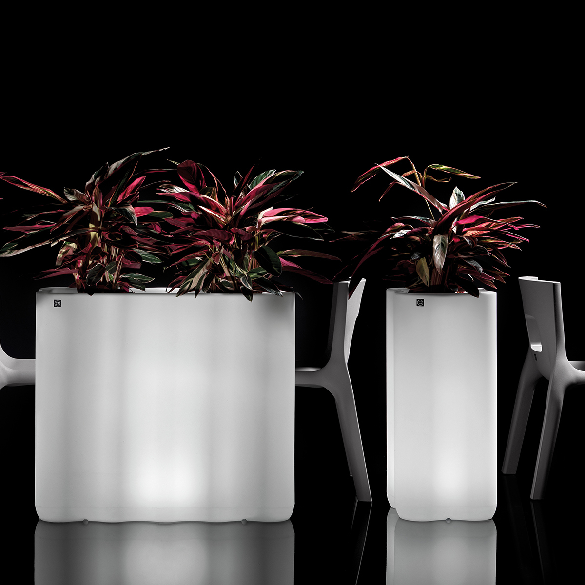 LYXO Nebula 35 Rechargeable Outdoor RGB LED Light Up Planter — 3