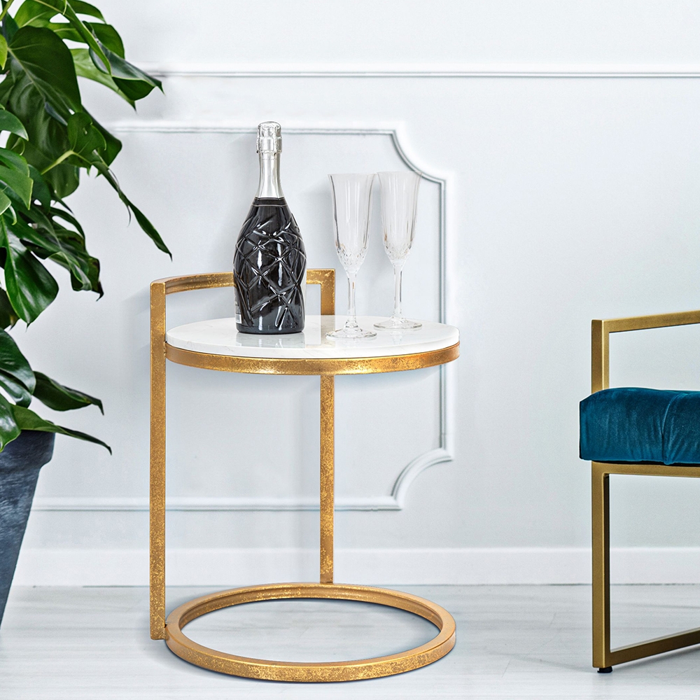 Round round side coffee table in gold metal with white marble top — 2